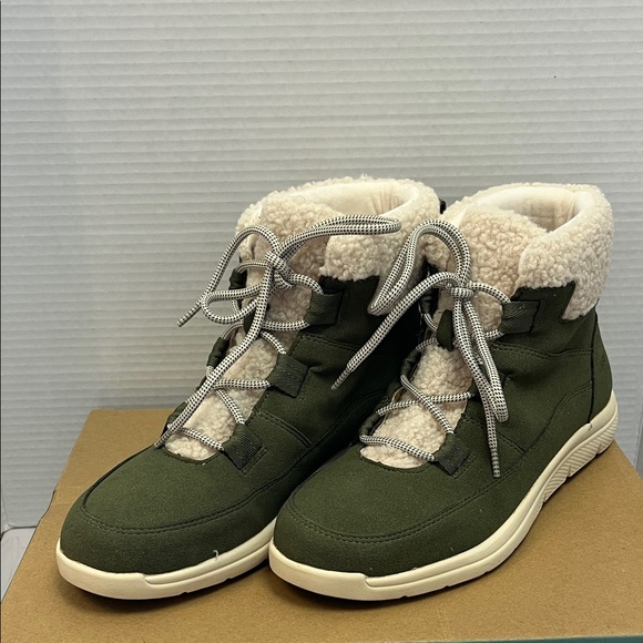 JBU Shoes - JBU freeze sneaker booties. Shearling. Velvety interior. Lace up. NIB. Size 9.5